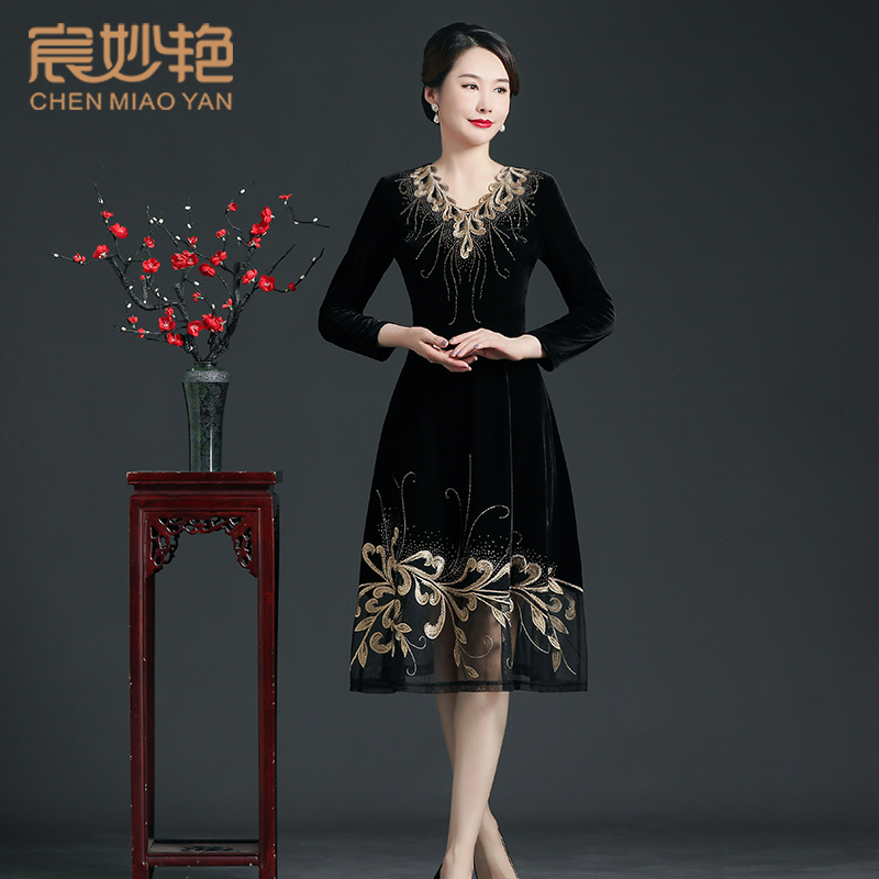绣花金丝绒连衣裙(黑色)